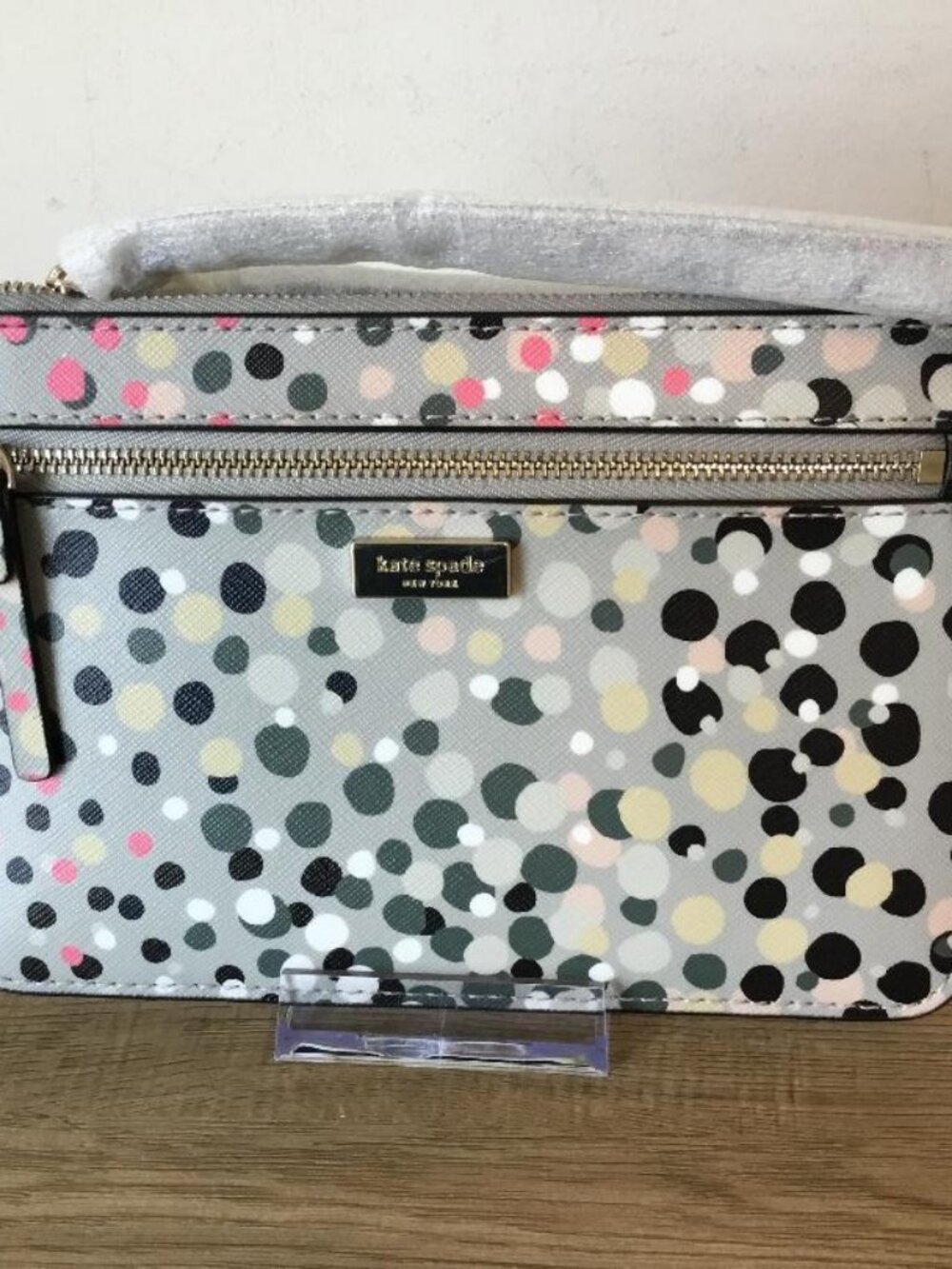 Kate Spade Shore Street Soiree Dot Grey Multi-Colored Wristlet NWT $178 - Picture 2 of 6